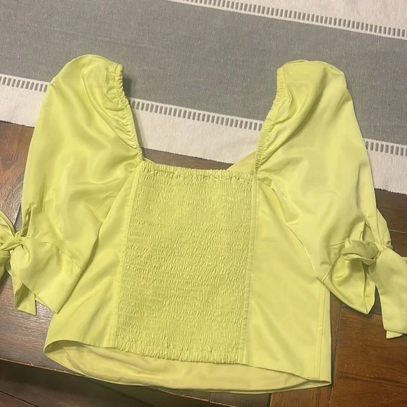 NWT women’s small yellow quarter sleeve summer top. - Picture 3 of 3
